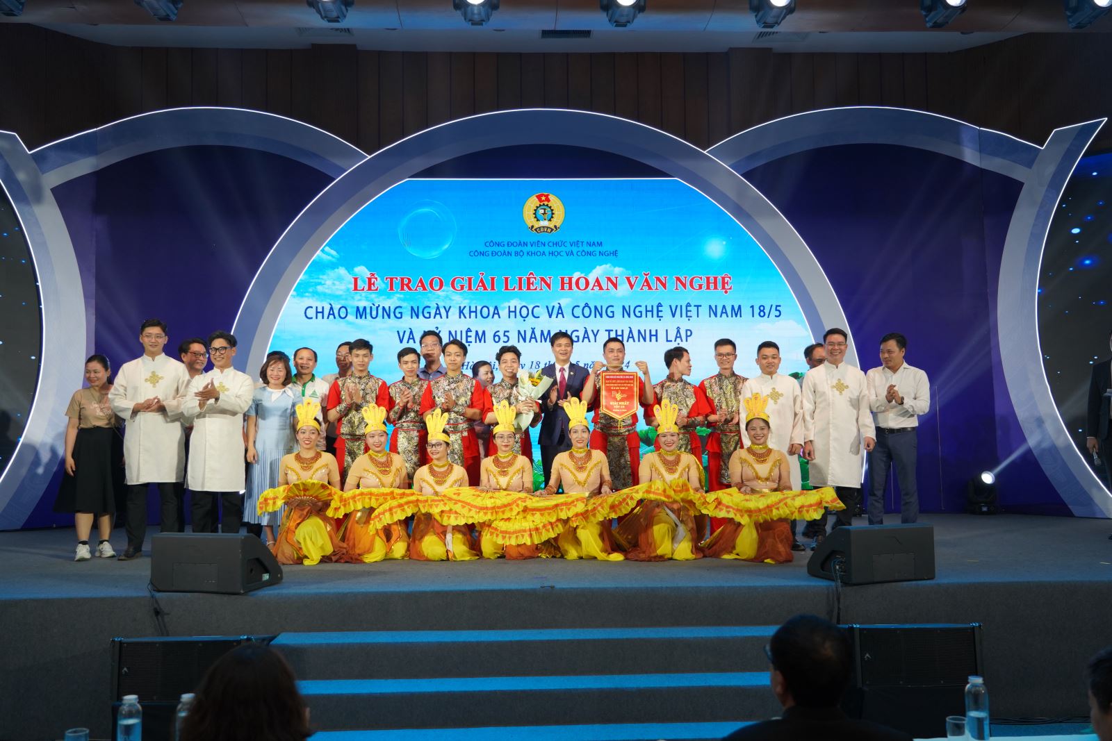 Giải Nhất thể loại top ca thuộc về Viện Ứng dụng công nghệ với tiết mục “Hào khí Việt Nam”.